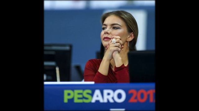 Муж Анфисы Чеховой заинтриговал снимком из бассейна с эффектной блондинкой смотреть онлайн