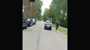 Нурлан Сабуров и Алексей Щербаков бегут за машиной!!!!!