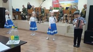 Мужичок с гармошкой!