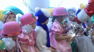 Сюрпризный момент на новогоднем утреннике 2013 в средней группе.