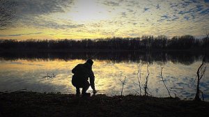 Первая рыбалка зимой. Тепло, туманы, пришла вода. Поиск рыбы. Рыбалка с ночёвкой.