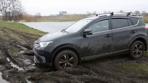Toyota Rav 4 и с Niva Chevrolet дрифт. off-road по Рязански. Валим боком