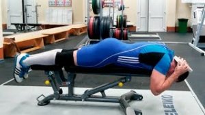 Разгибание шеи лёжа: техника выполнения