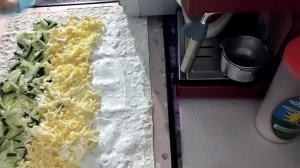 Праздничная закуска из лаваша с красной рыбой,огурцом и яйцами.Почему мандарины едят зимой?