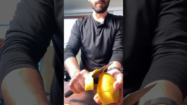 How to eat a mango