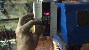 Частотный привод CV100-4T-0007G для сверлильного станка.Испытания