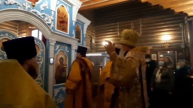 Воскресное торжественное богослужение в Феодоровском храме города Кирова смотреть онлайн