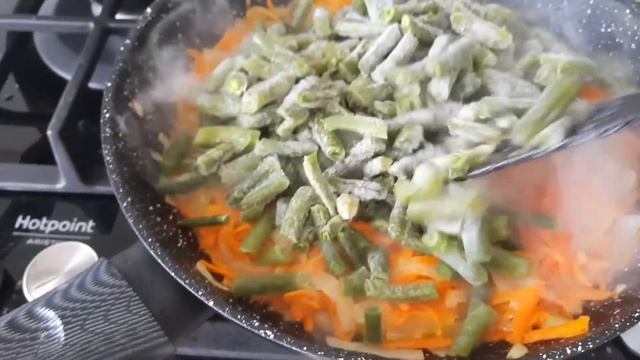 Тушеная рыба с фасолью и овощами.