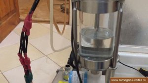 Дробная дистилляция под вакуумом с новым клапанным шлюзом отбора.