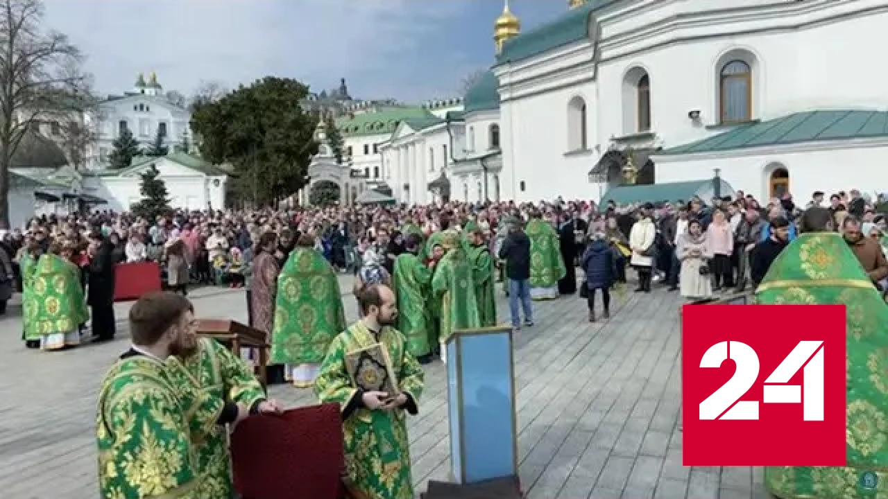 Бандеровцы оскверняют храмы на Украине - Россия 24
