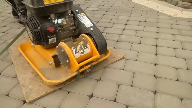 Тротуарная плитка - трамбовка виброплитой смотреть онлайн