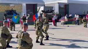 Демонстрация использования нунчак в рукопашном бою: Международный военно-технический форум «Армия-20
