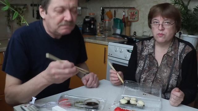 С мужем по магазинам / Первый раз пробуем роллы ? / Распаковываю посылку с Алиэкспресс смотреть онлайн