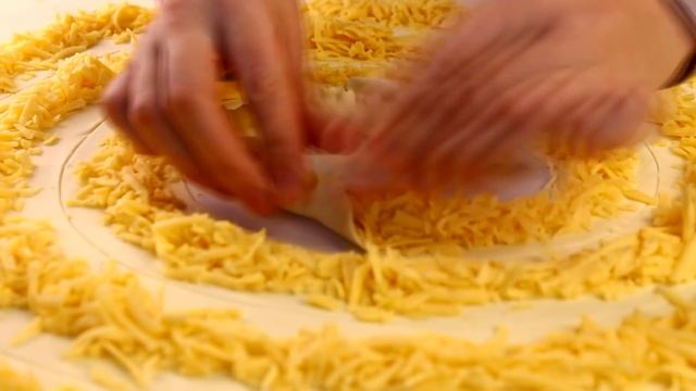 Сырная лепешка. ТАК ВКУСНО, ТЯЖЕЛО ОСТАНОВИТЬСЯ! Слоеная лепешка с сыром. Лепешка на завтрак.