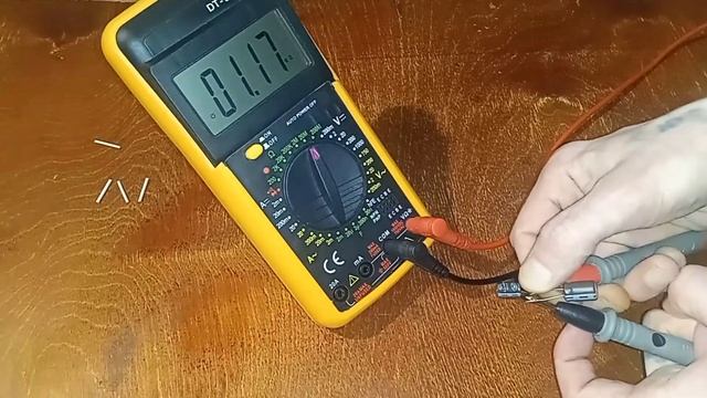 КАК ПРОВЕРИТЬ КОНДЕНСАТОРЫ С ПОМОЩЬЮ ПРОСТОГО МУЛЬТИМЕТРА смотреть онлайн