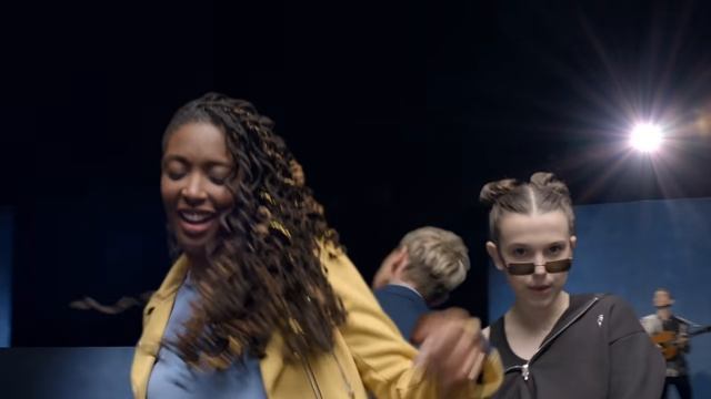 Maroon 5 - Girls Like You ft. Cardi B (Official Music Video).mp4 смотреть онлайн