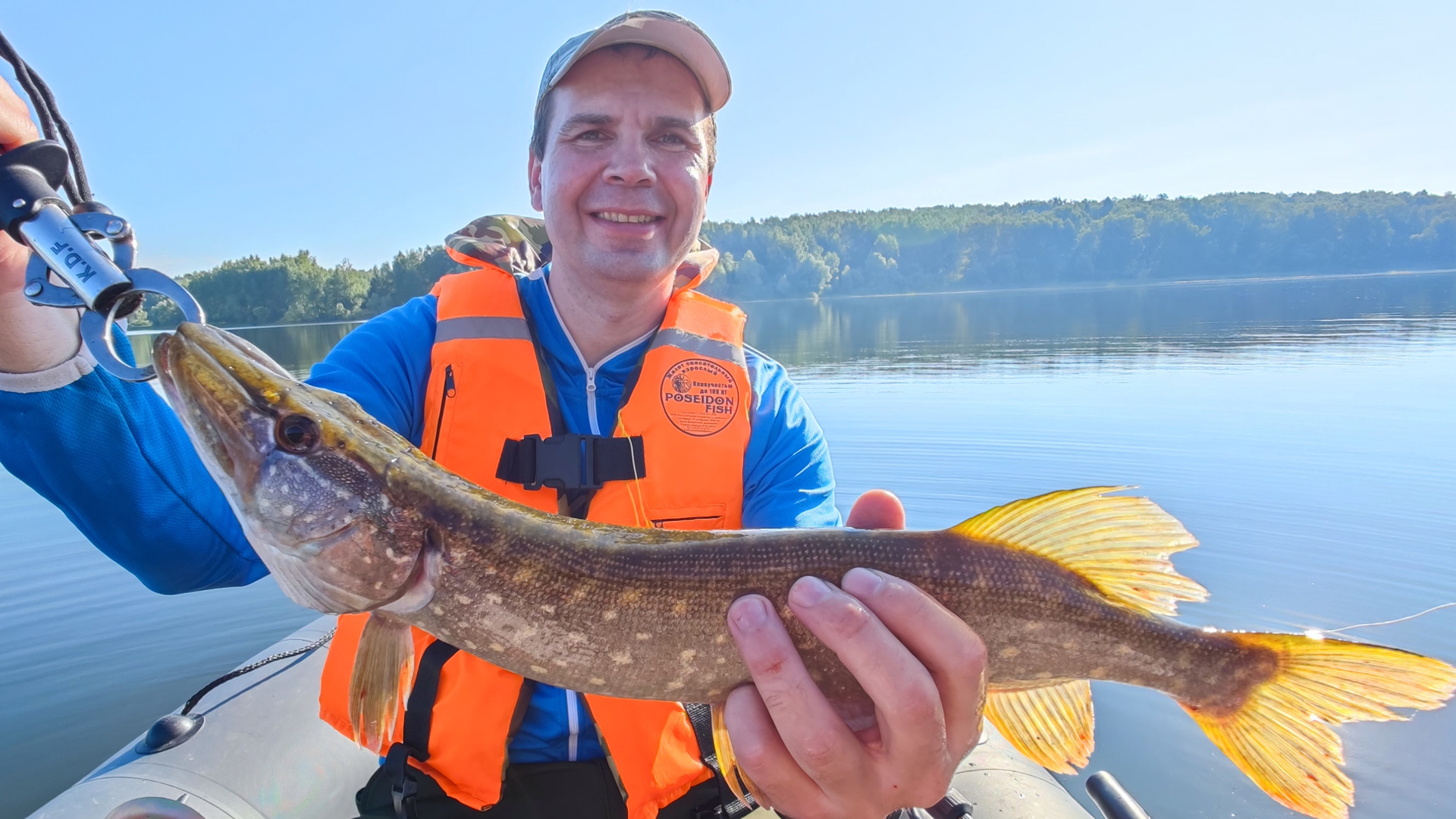 Нашли стаю окуней на водохранилище и одну щучку. Рыбалка 24.07.2022