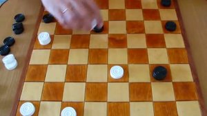 Обзор партии А.Валюк- С.Бурко. Демонстрирует Андрей Валюк, чемпион мира по шашкам.