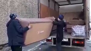 Ручной подъем дивана на шестой этаж
