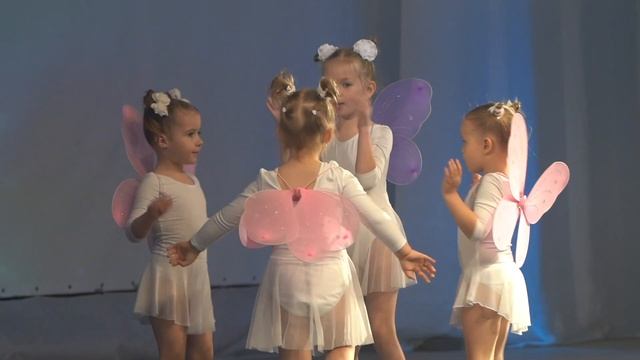 «На полянке». Современная хореография смотреть онлайн