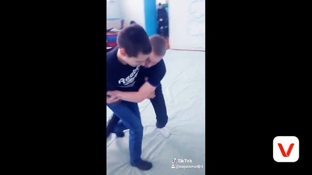 Прогиб на татами/ЕМУ НЕ БОЛЬНО смотреть онлайн