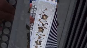 Есть красивая ,одна девушка на земле.