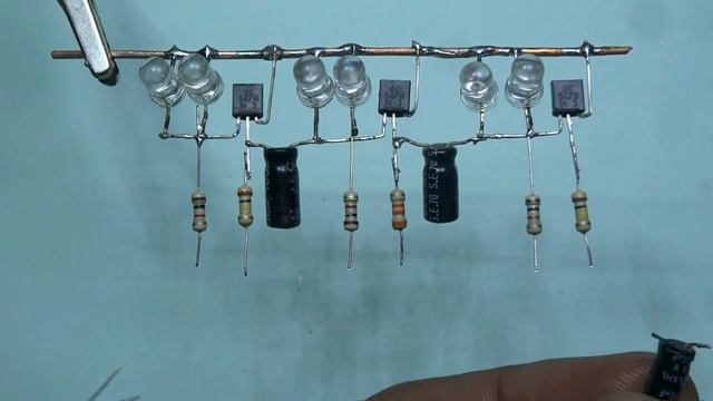 Automatic Traffic Lights controller circuit смотреть онлайн