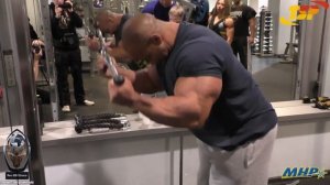 VICTOR MARTINEZ Trains Arms in Russia / Тренировка ВИКТОРА МАРТИНЕЗА в России | Pro BB World