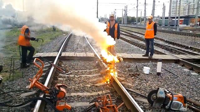 ТЕРМИТНАЯ СВАРКА РЕЛЬСОВ НА СТАНЦИИ ПОДОЛЬСК смотреть онлайн
