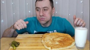 MUKBANG Огромные чебуреки с мясом /  МУКБАНГ /  ASMR / Мукбанг Сеня / eating show / 먹방