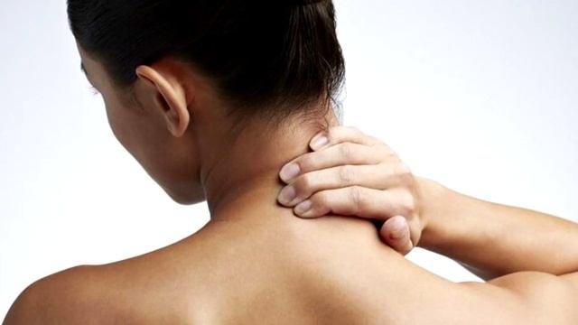 Остеохондроз шейного отдела позвоночника.  Симптомы у женщин