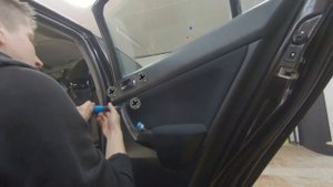 Как разобрать обшивку двери дверную карту Honda Accord 7 год 2008. Подготовка к тонирование авто