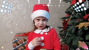 Настя читает новогодний рэп для Деда Мороза. Новогодняя песня 2021