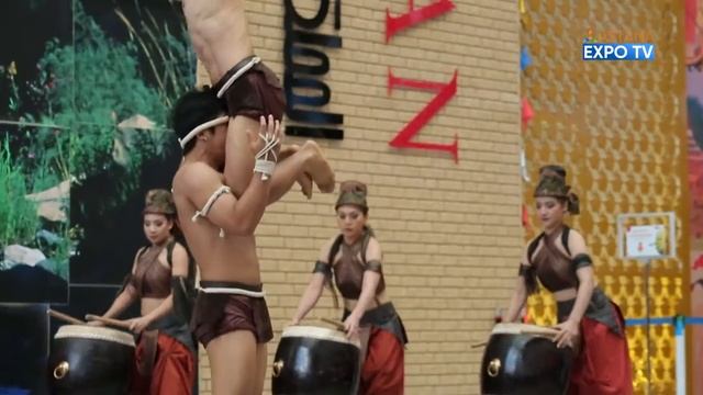 Гости ЕХРО отметили Новый год по-тайски смотреть онлайн