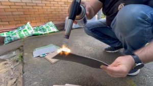 Как горит ламинат и кварцвиниловая плитка?