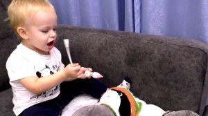 Малыш Саша Лечит больное горло