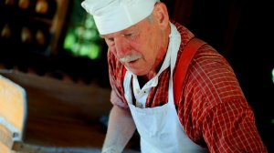 Какие выплаты положены работающим пенсионерам в 2024 году