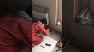 Монтаж радиатора отопления; обвязка радиатора; опрессовка труб из сшитого полиэтилена