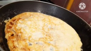 Омлет по - Французки с шампиньонами и сыром .