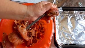 Сочный шашлык из свинины с картошкой в духовке дома. Быстрый маринад с луком!