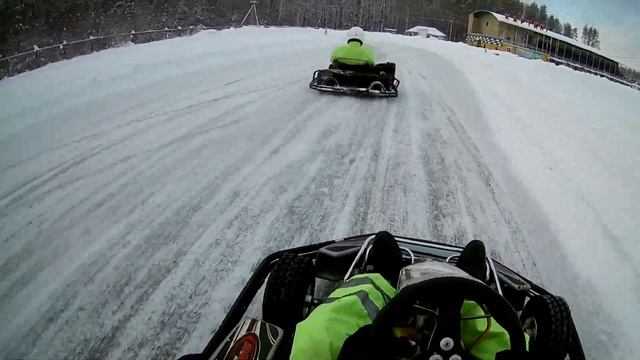 Зимний картинг на картодроме Лидер. Чистая борьба. Вылет в сугроб. смотреть онлайн