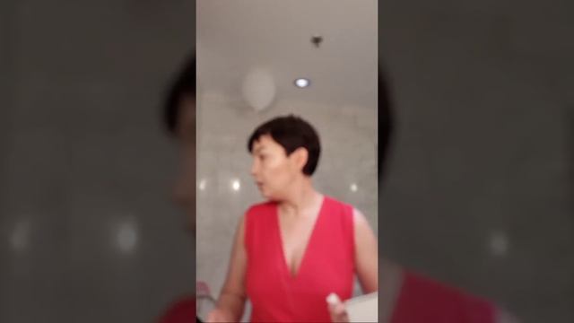 Прямой эфир: Как уложить короткие волосы и сделать быстрый макияж смотреть онлайн