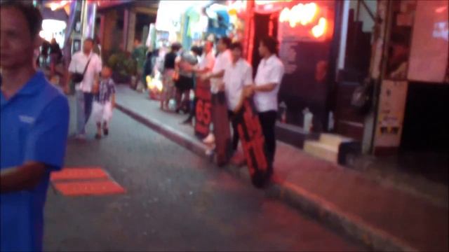 Навеселе на Уолкинг стрит в Паттайе (In the ass drunk on Walking street in Pattaya).mp4