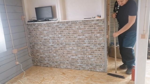 Собираем барный стол. Начали обустраивать первый этаж.