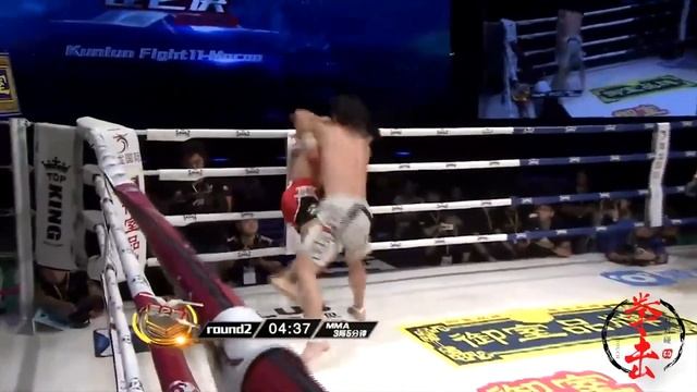 杨建平最失控的一次！师兄被韩国选手这段手臂，中华虎上场让他血债血偿【拳击对对碰】 смотреть онлайн