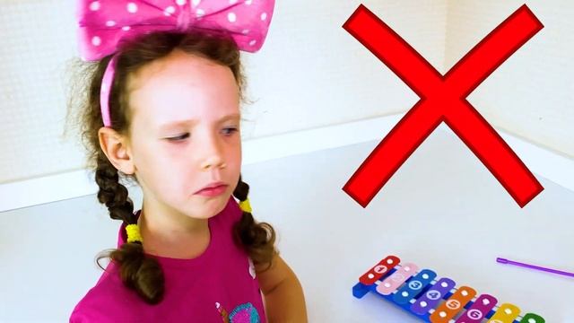 Кристина Играет На Ксилофоне Xylophone смотреть онлайн