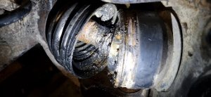 УАЗ Патриот на автомате, чистка и смазка шруса без разбора моста.