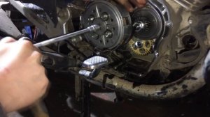 Как заменить диски сцепления на Yamaha YBR125