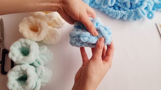 КАК СВЯЗАТЬ ПИНЕТКИ ИЗ ПЛЮШЕВОЙ ПРЯЖИ ALIZE PUFFY. МАСТЕР-КЛАСС. ВЯЖЕМ РУКАМИ смотреть онлайн