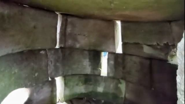 Дольмен в поселке Широкая щель. Дольмены в долине реки Жане (поселок Возрождение)